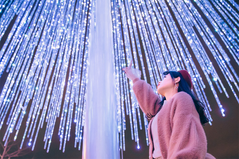 “光影上海”灯光艺术节水晶树项目